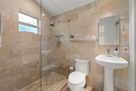 House in Miami Shores, Florida 3 bedrooms, 118.54 sq.m. № 1923233 - photo 12