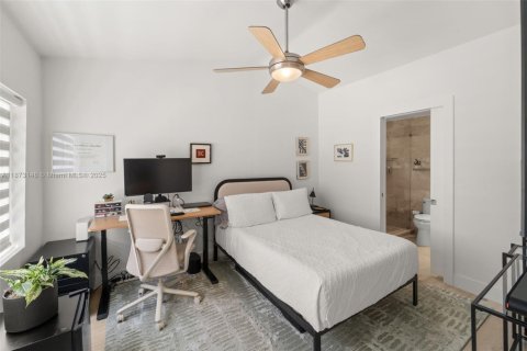 House in Miami Shores, Florida 3 bedrooms, 118.54 sq.m. № 1923233 - photo 10