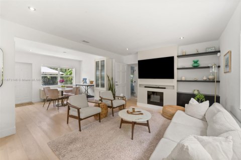 House in Miami Shores, Florida 3 bedrooms, 118.54 sq.m. № 1923233 - photo 5