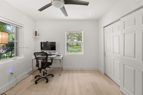 House in Miami Shores, Florida 3 bedrooms, 118.54 sq.m. № 1923233 - photo 17