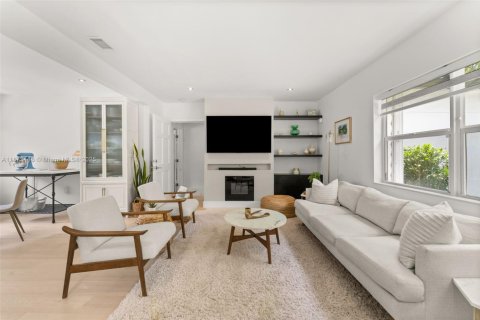 House in Miami Shores, Florida 3 bedrooms, 118.54 sq.m. № 1923233 - photo 4