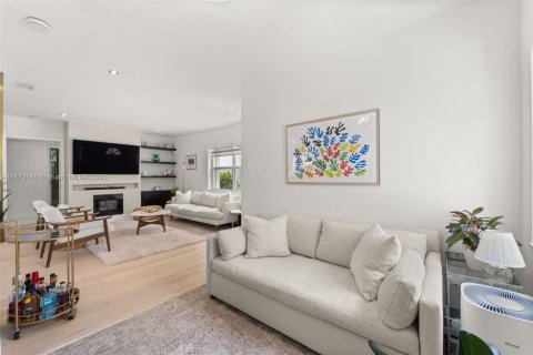 House in Miami Shores, Florida 3 bedrooms, 118.54 sq.m. № 1923233 - photo 7