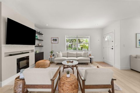 House in Miami Shores, Florida 3 bedrooms, 118.54 sq.m. № 1923233 - photo 6