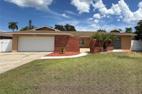 House in Titusville, Florida 4 bedrooms, 175.68 sq.m. № 2375681