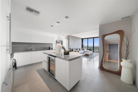 Condo in Miami, Florida, 2 bedrooms  № 2081566 - photo 6
