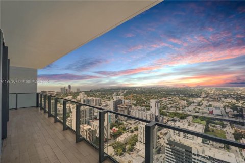 Condo in Miami, Florida, 2 bedrooms  № 2081566 - photo 2