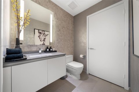 Condo in Miami, Florida, 2 bedrooms  № 2081566 - photo 16