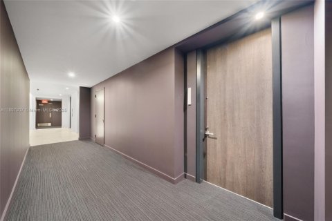 Condo in Miami, Florida, 2 bedrooms  № 2081566 - photo 3