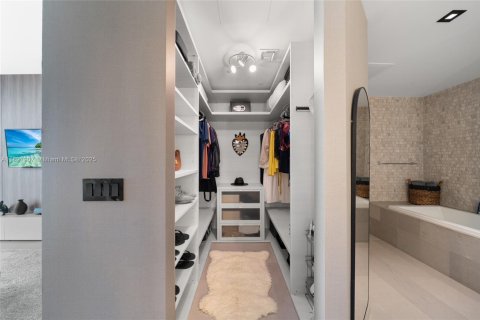 Condo in Miami, Florida, 2 bedrooms  № 2081566 - photo 22