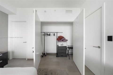 Condo in Miami, Florida, 2 bedrooms  № 2081566 - photo 27