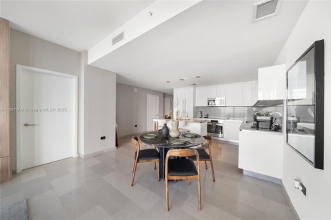 Condo in Miami, Florida, 2 bedrooms  № 2081566 - photo 8