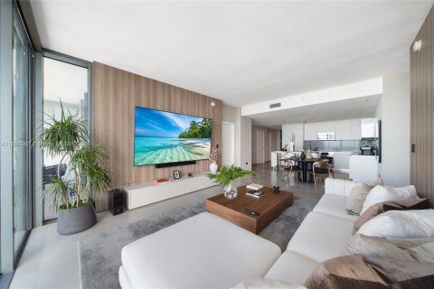 Condo in Miami, Florida, 2 bedrooms  № 2081566 - photo 12