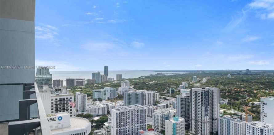 Condo in Miami, Florida, 2 bedrooms  № 2081566