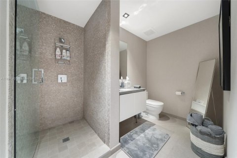 Condo in Miami, Florida, 2 bedrooms  № 2081566 - photo 24