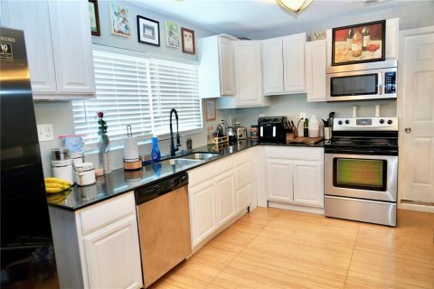Casa en venta en Tampa, Florida, 4 dormitorios, 115.38 m2 № 2112489 - foto 9