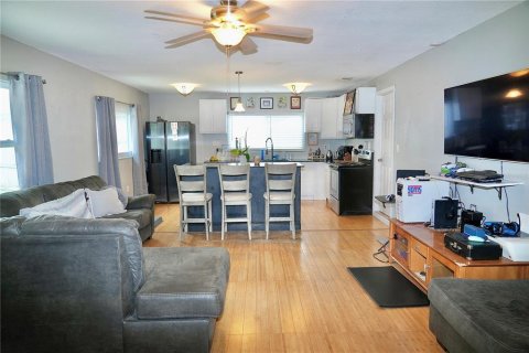 Casa en venta en Tampa, Florida, 4 dormitorios, 115.38 m2 № 2112489 - foto 3