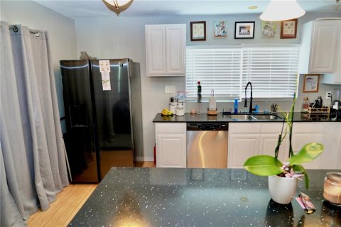 Casa en venta en Tampa, Florida, 4 dormitorios, 115.38 m2 № 2112489 - foto 10