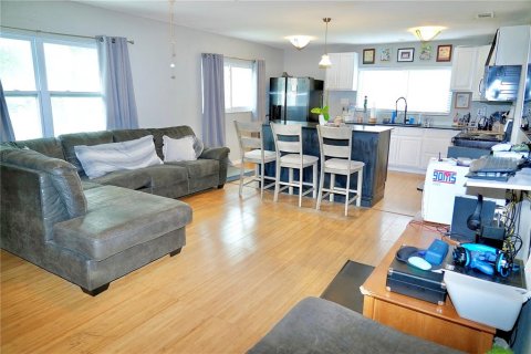 Casa en venta en Tampa, Florida, 4 dormitorios, 115.38 m2 № 2112489 - foto 4