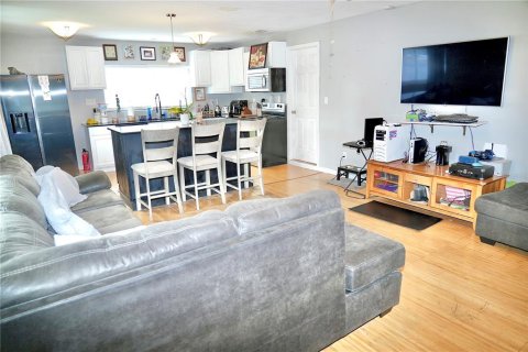 Casa en venta en Tampa, Florida, 4 dormitorios, 115.38 m2 № 2112489 - foto 2