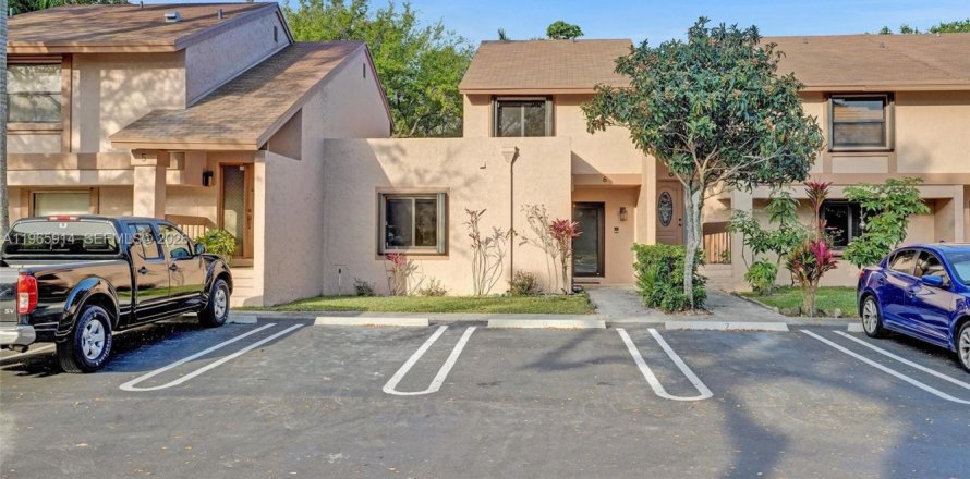 Townhouse in Cooper City, Florida 3 bedrooms, 123 sq.m. № 2027853