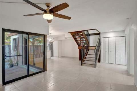 Townhouse in Cooper City, Florida 3 bedrooms, 123 sq.m. № 2027853 - photo 4