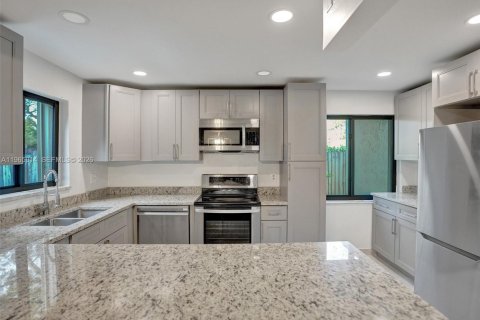 Townhouse in Cooper City, Florida 3 bedrooms, 123 sq.m. № 2027853 - photo 8