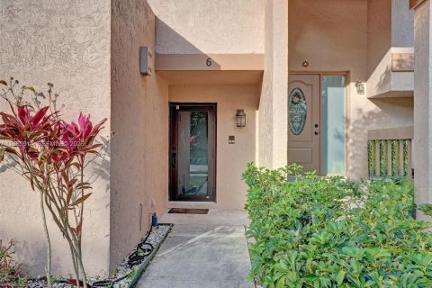 Townhouse in Cooper City, Florida 3 bedrooms, 123 sq.m. № 2027853 - photo 2