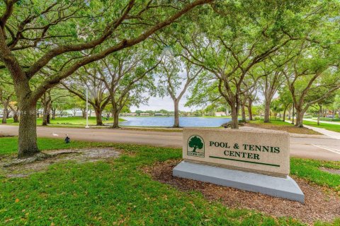 Townhouse in Cooper City, Florida 3 bedrooms, 123 sq.m. № 2027853 - photo 23