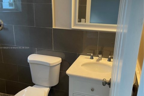 Immobilier commercial à vendre à Miami, Floride: 194.26 m2 № 1946435 - photo 10