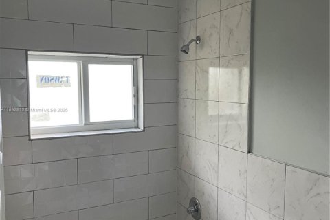 Immobilier commercial à vendre à Miami, Floride: 194.26 m2 № 1946435 - photo 13