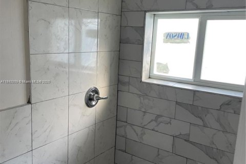 Immobilier commercial à vendre à Miami, Floride: 194.26 m2 № 1946435 - photo 4