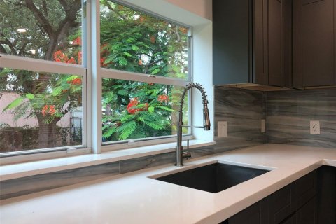 Снять в аренду виллу или дом в Майами, Флорида 3 спальни, 128.76м2, № 2005594 - фото 4