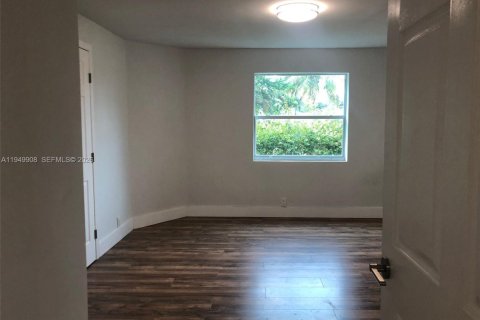 Снять в аренду виллу или дом в Майами, Флорида 3 спальни, 128.76м2, № 2005594 - фото 8