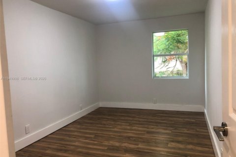 Снять в аренду виллу или дом в Майами, Флорида 3 спальни, 128.76м2, № 2005594 - фото 9