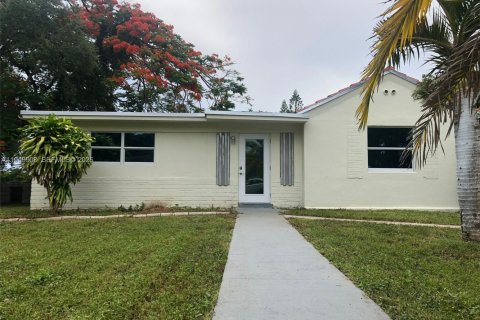 Дом в Майами, Флорида 3 спальни, 128.76м2 № 2005594