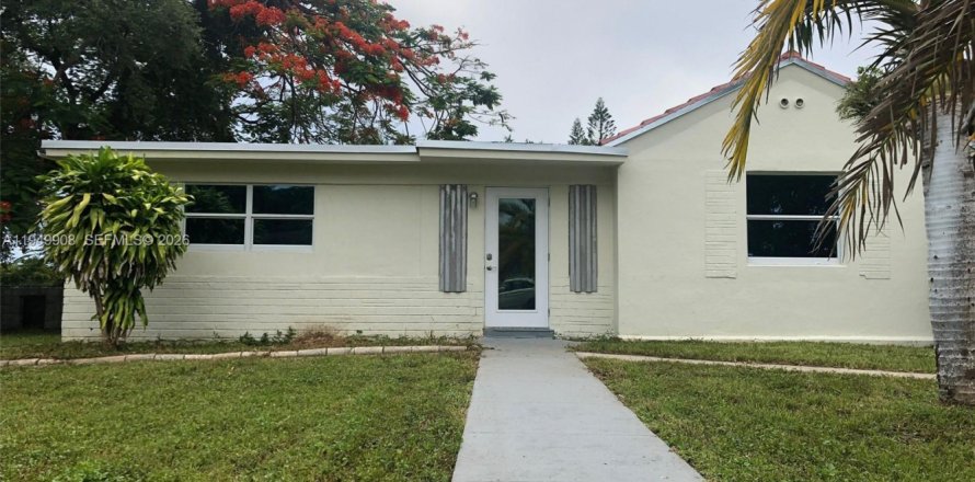 Дом в Майами, Флорида 3 спальни, 128.76м2 № 2005594