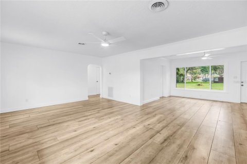 Villa ou maison à vendre à New Port Richey, Floride: 3 chambres, 161.65 m2 № 2389075 - photo 14