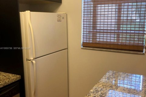 Condo in Pompano Beach, Florida, 2 bedrooms  № 2008842 - photo 2