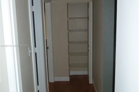 Condo in Pompano Beach, Florida, 2 bedrooms  № 2008842 - photo 8