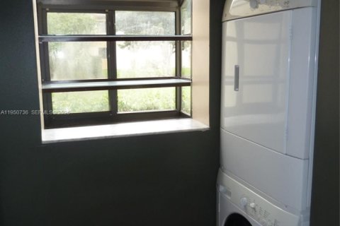 Condo in Pompano Beach, Florida, 2 bedrooms  № 2008842 - photo 6