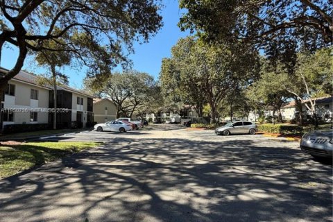 Снять в аренду кондоминиум в Помпано-Бич, Флорида 2 спальни, 77.11м2, № 2008842 - фото 17