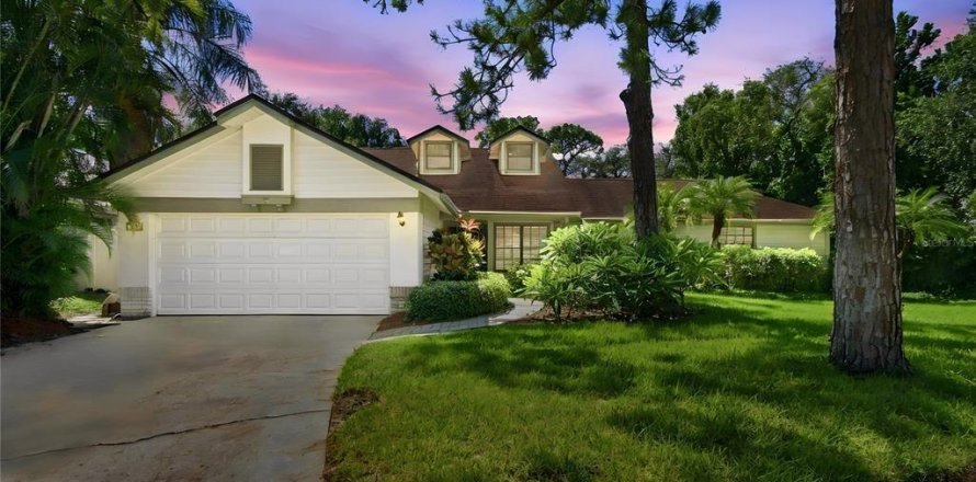 House in Clearwater, Florida 4 bedrooms, 178.09 sq.m. № 2360930