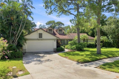 House in Clearwater, Florida 4 bedrooms, 178.09 sq.m. № 2360930 - photo 2