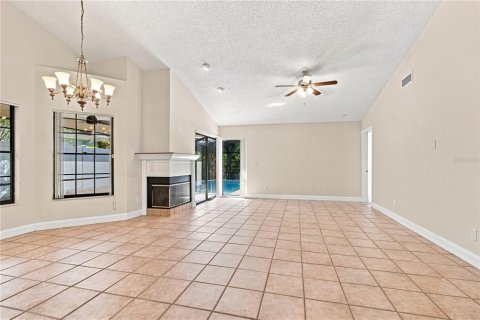 House in Clearwater, Florida 4 bedrooms, 178.09 sq.m. № 2360930 - photo 9