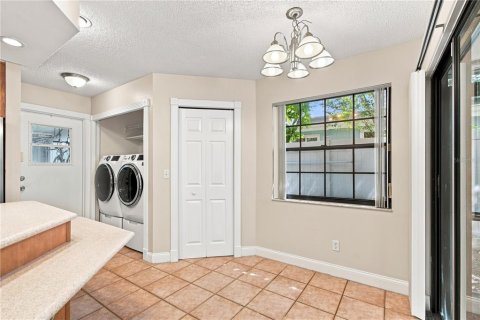 House in Clearwater, Florida 4 bedrooms, 178.09 sq.m. № 2360930 - photo 20