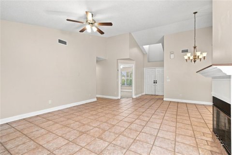 House in Clearwater, Florida 4 bedrooms, 178.09 sq.m. № 2360930 - photo 10