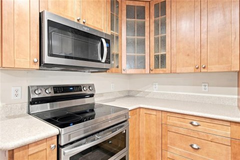 House in Clearwater, Florida 4 bedrooms, 178.09 sq.m. № 2360930 - photo 25