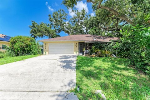 House in Venice, Florida 3 bedrooms, 115.38 sq.m. № 1913659 - photo 1