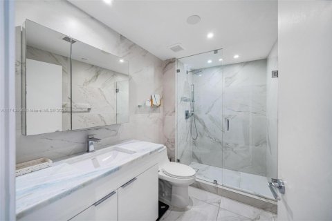 Condominio en venta en Miami Beach, Florida, 1 dormitorio, 67.17 m2 № 1868776 - foto 12