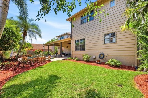 House in Clearwater, Florida 4 bedrooms, 415.37 sq.m. № 2224362 - photo 20
